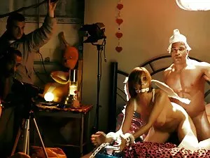Morena ver porno en audio latino en lencería blanca