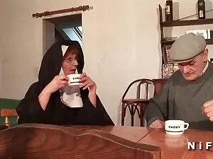 Elles se branlent se gouinent et anime español latino porno baisent avec un mec !!!