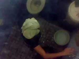 Un porno con audio latino poco cachondo para dos pollas