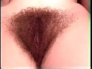 Pequeña dominante chica masturbación con la mano anime español latino porno