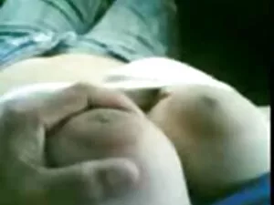 Adolescente sexo casero en español latino asiática se desnuda para el reparador de ordenadores