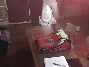 Madura lesbiana hottie seduce el mejor porno en español latino a un adolescente